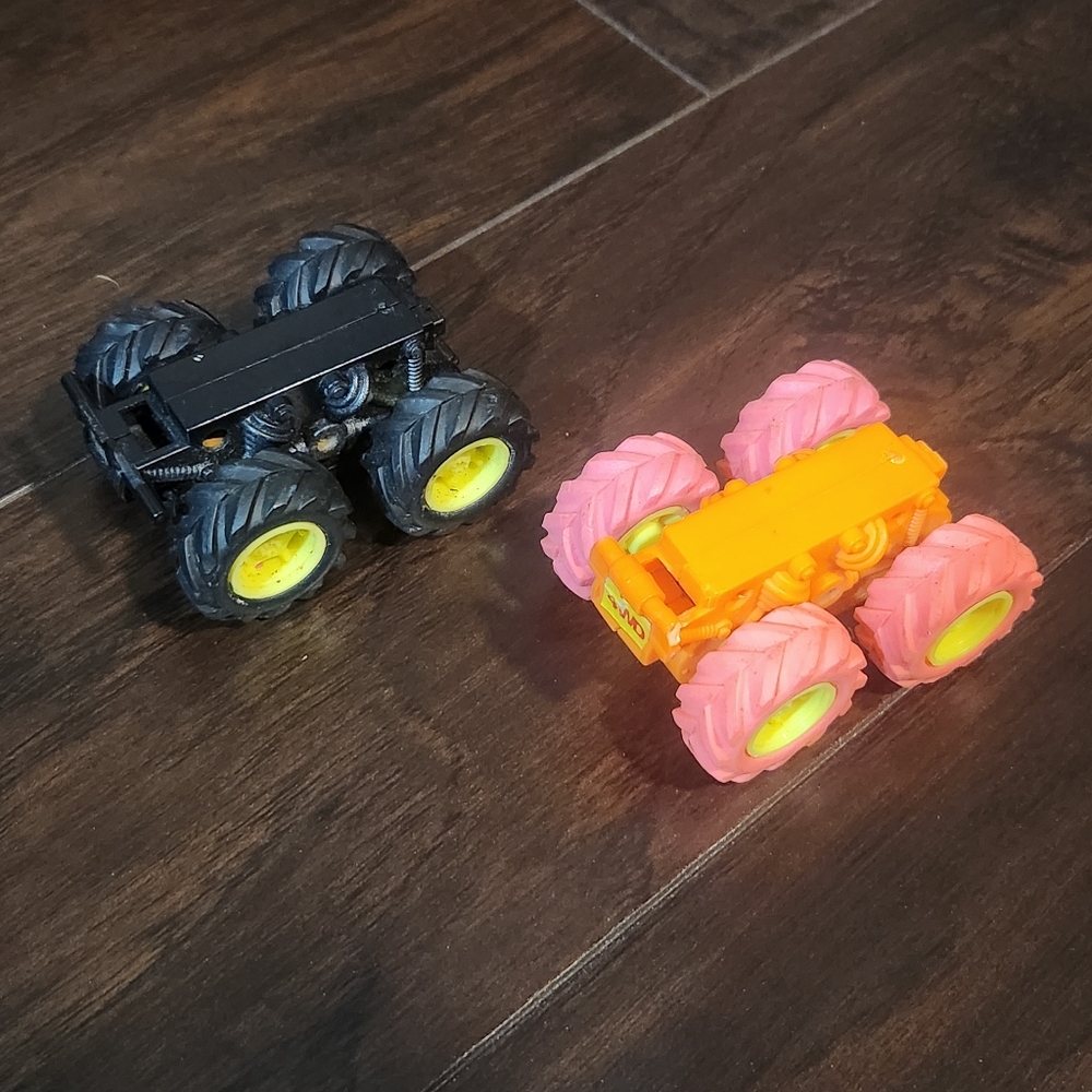 VINTAGE 90'S FRICTION POWERED TOY SPACE MONSTER TRUCK